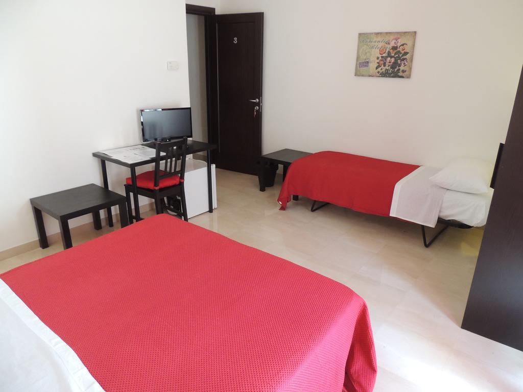 Domus Taranto Unica Sede Hotel Стая снимка