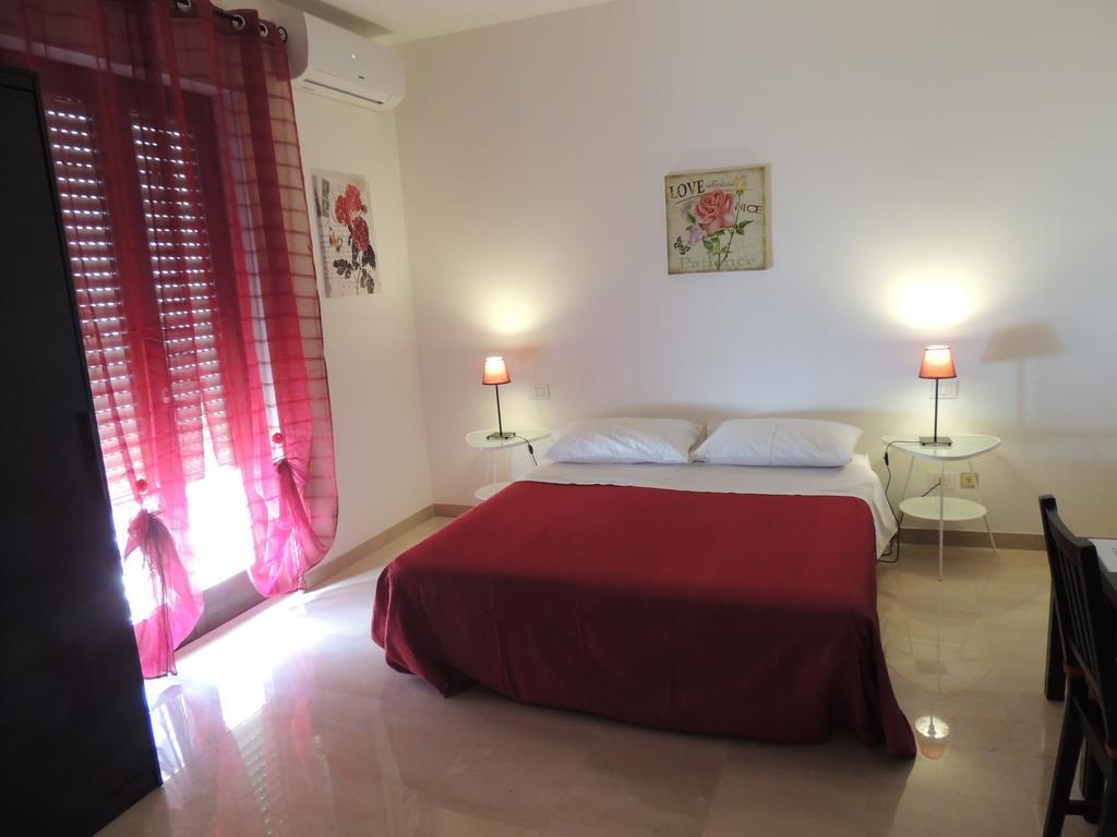 Domus Taranto Unica Sede Hotel Стая снимка