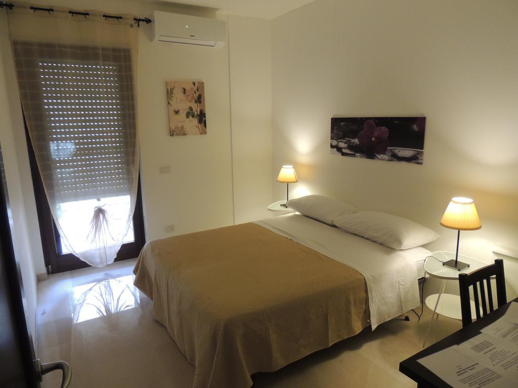 Domus Taranto Unica Sede Hotel Стая снимка
