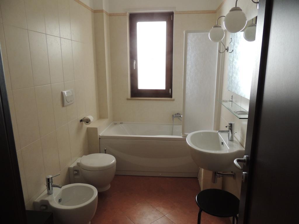 Domus Taranto Unica Sede Hotel Стая снимка