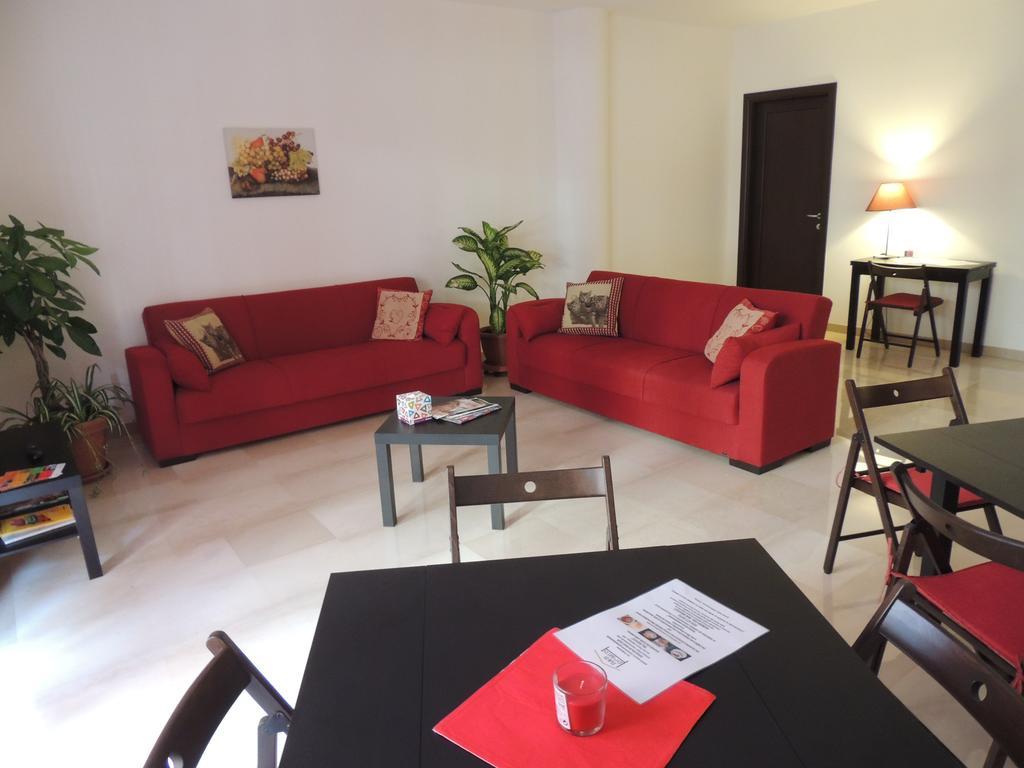 Domus Taranto Unica Sede Hotel Стая снимка