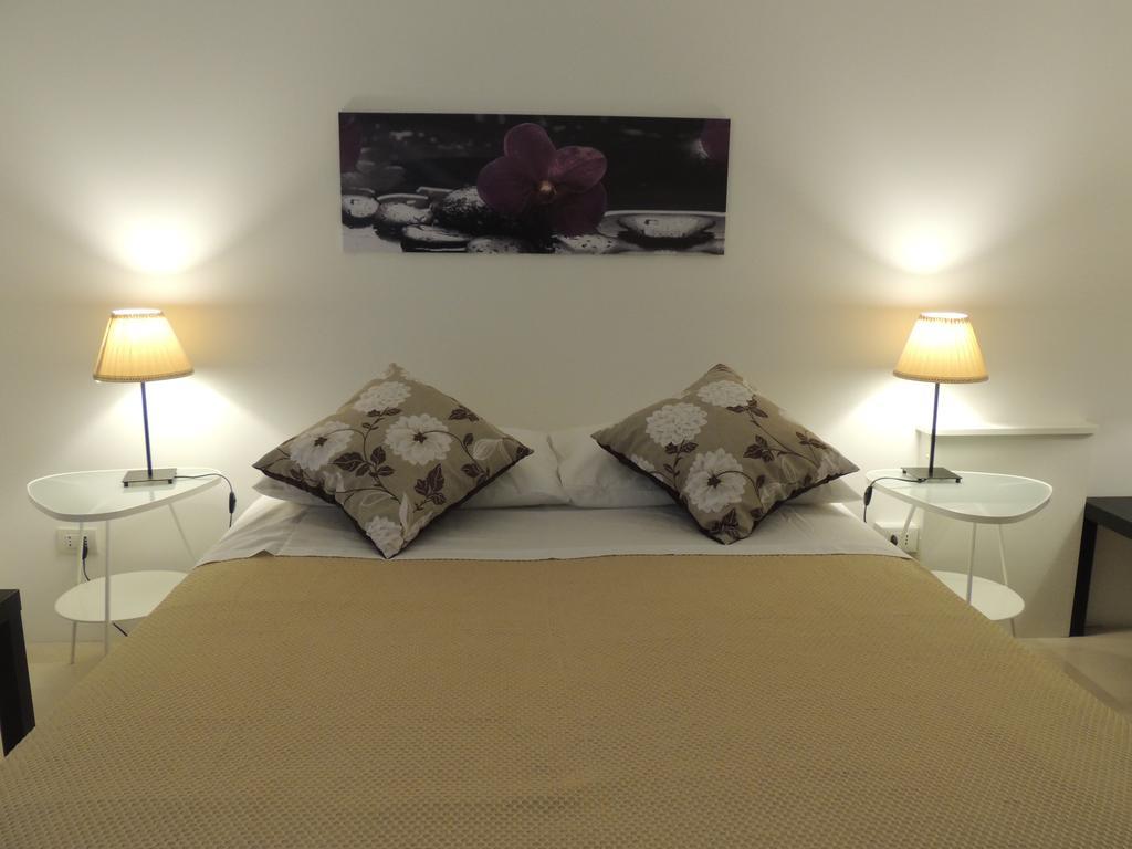 Domus Taranto Unica Sede Hotel Стая снимка